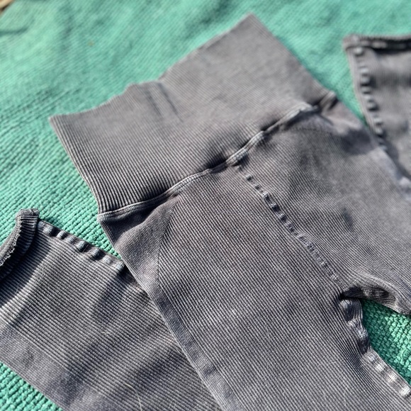 NWOT $78 Free People Happiness Runs Ribbed Compression Leggings in Black - Picture 7 of 9